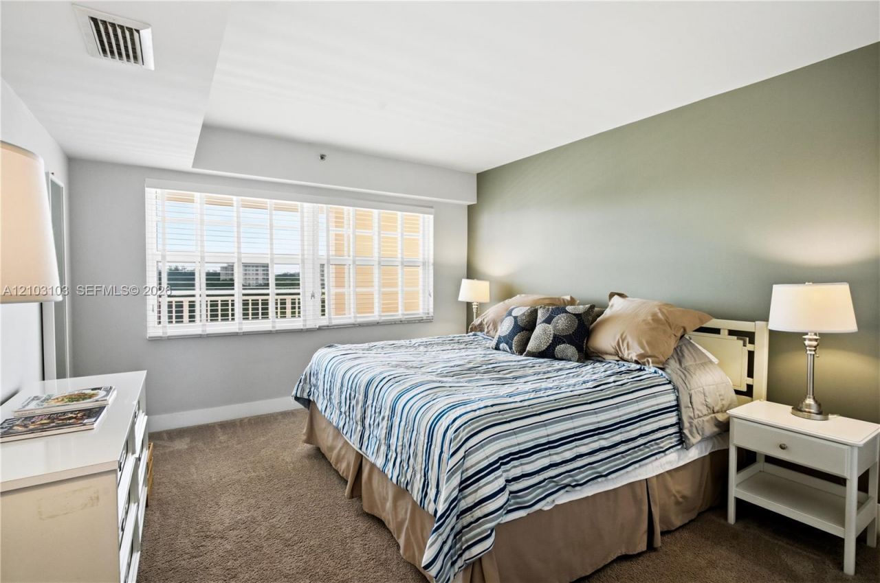 3507 Oaks Way , Unit 802, Pompano Beach, FL 33069 Photo
