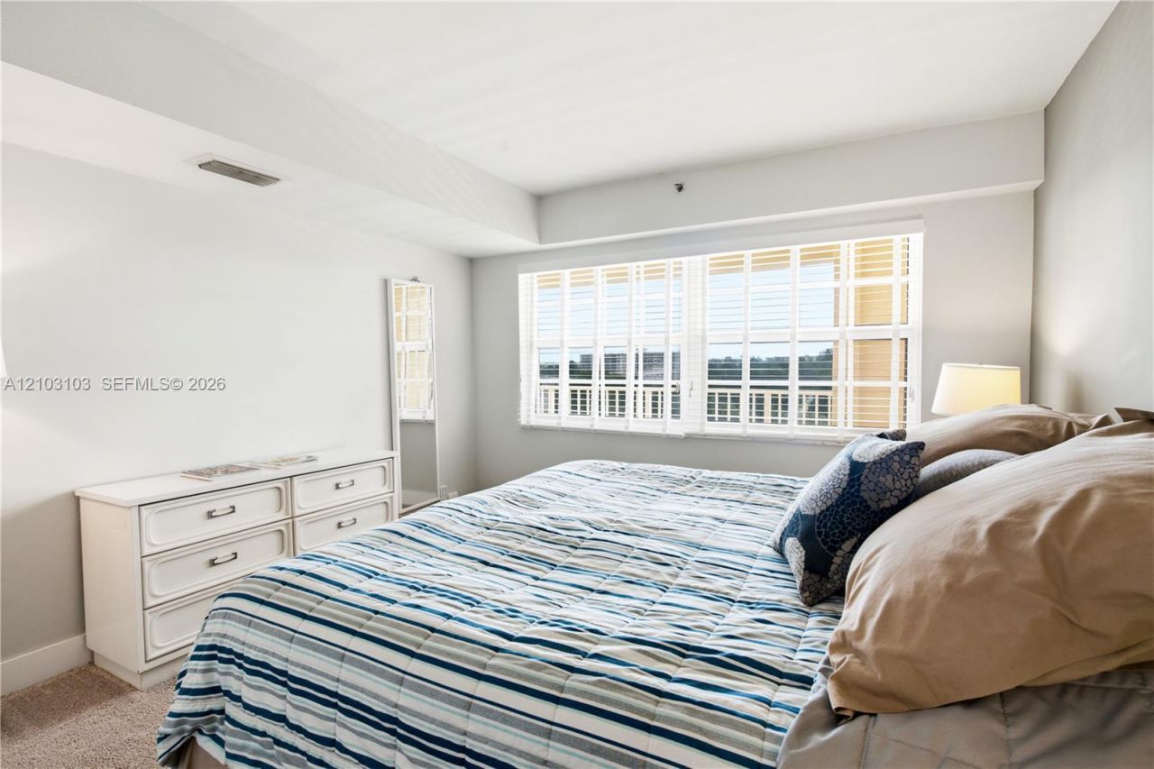 3507 Oaks Way , Unit 802, Pompano Beach, FL 33069 Photo