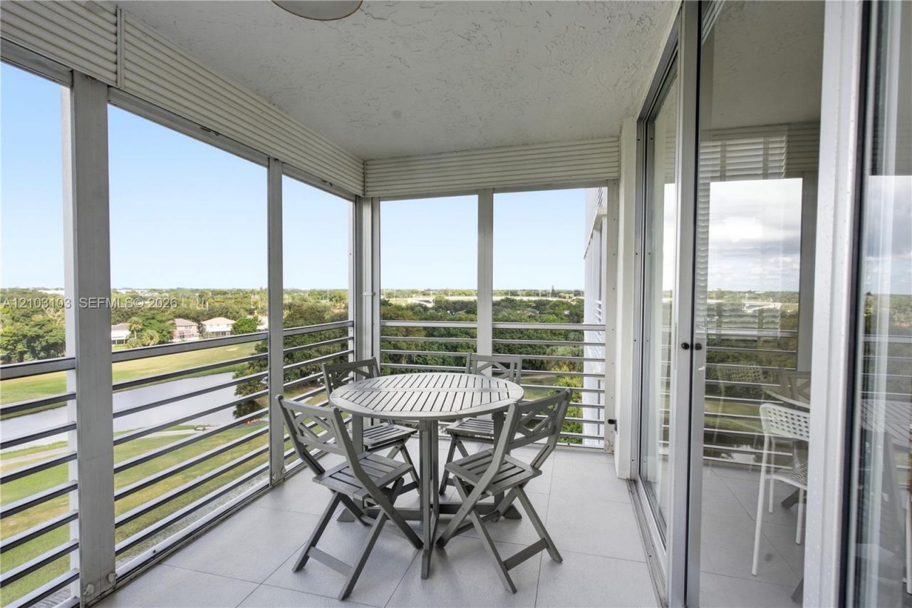 3507 Oaks Way , Unit 802, Pompano Beach, FL 33069 Photo