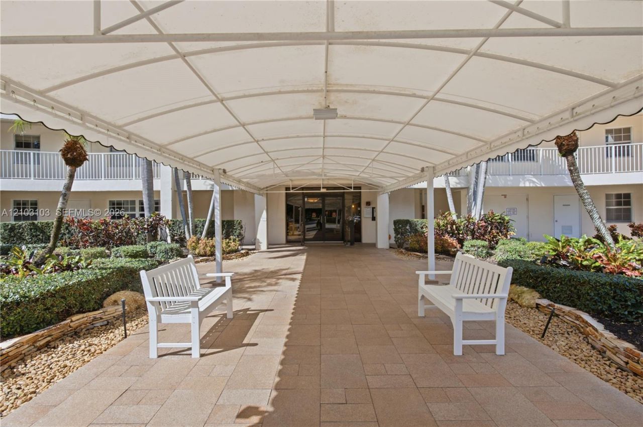 3507 Oaks Way , Unit 802, Pompano Beach, FL 33069 Photo