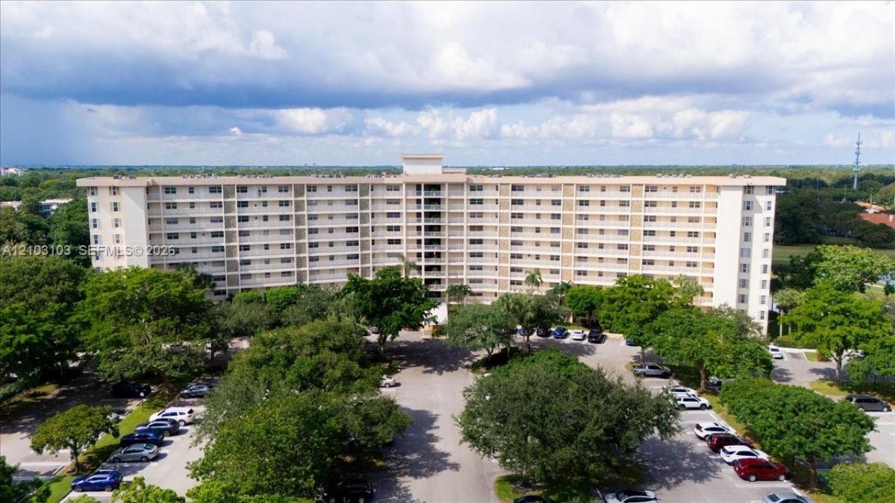 3507 Oaks Way , Unit 802, Pompano Beach, FL 33069 Photo