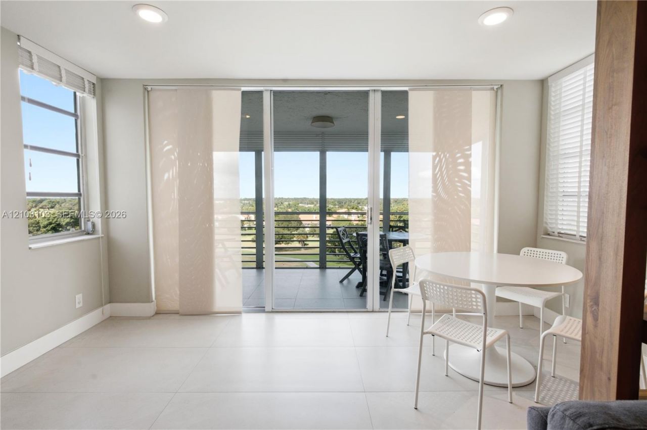 3507 Oaks Way , Unit 802, Pompano Beach, FL 33069 Photo