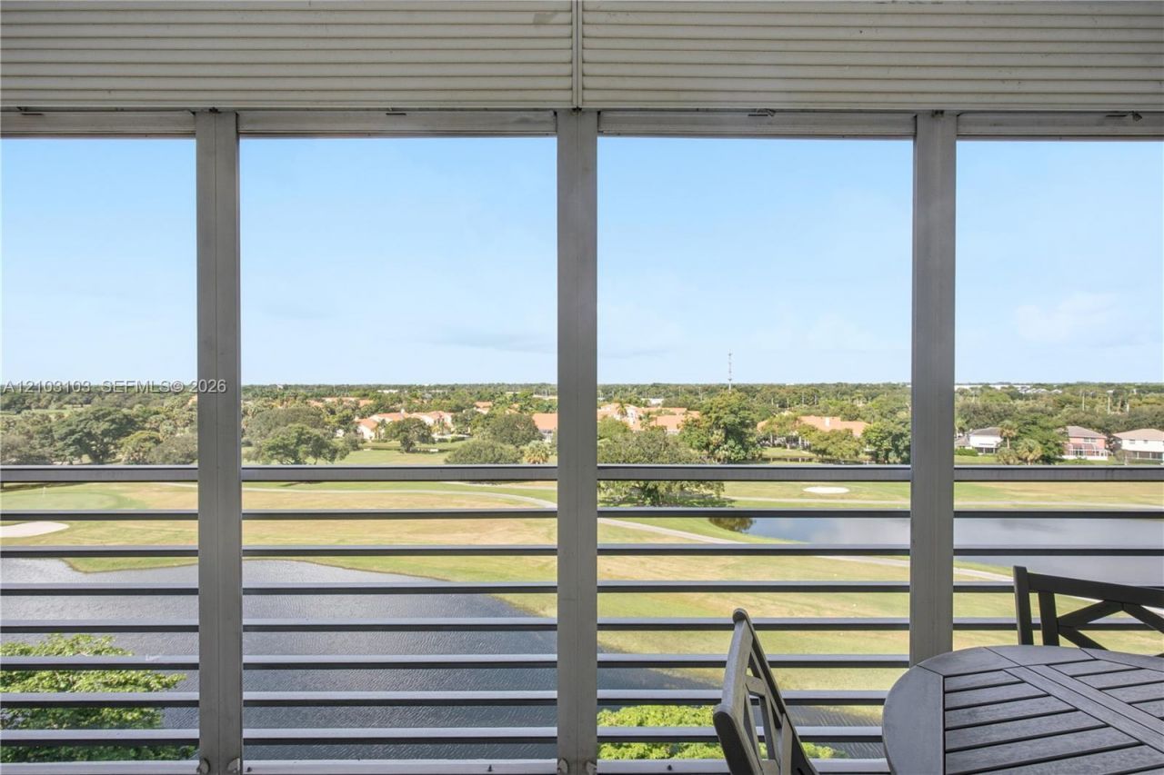 3507 Oaks Way , Unit 802, Pompano Beach, FL 33069 Photo