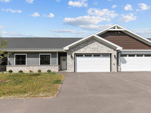 3014 COMMUNITY WAY, Menasha, WI 54952