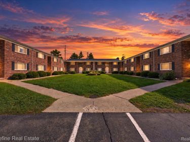 31831 Grand River Avenue, Unit 92, Farmington, Mi 48336