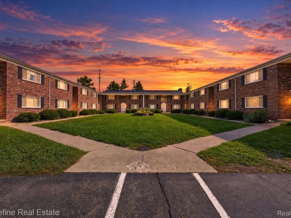 31831 Grand River Avenue, Unit 92, Farmington, Mi 48336