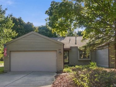 2495 Valley Oaks Circle, Flint Township, Mi 48532