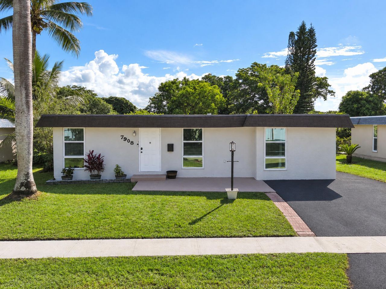 7908 NW 73rd Terrace, Tamarac, FL 33321 Photo