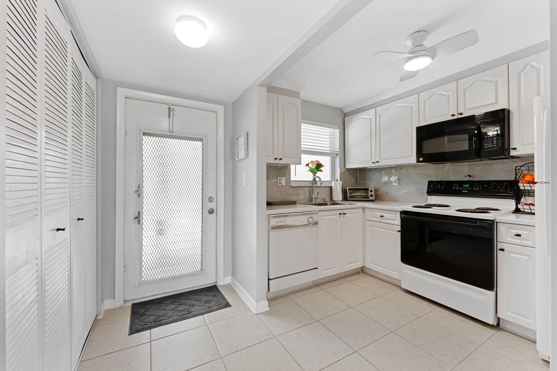 2801 N Pine Island Road N, Unit 202, Sunrise, FL 33322 Photo