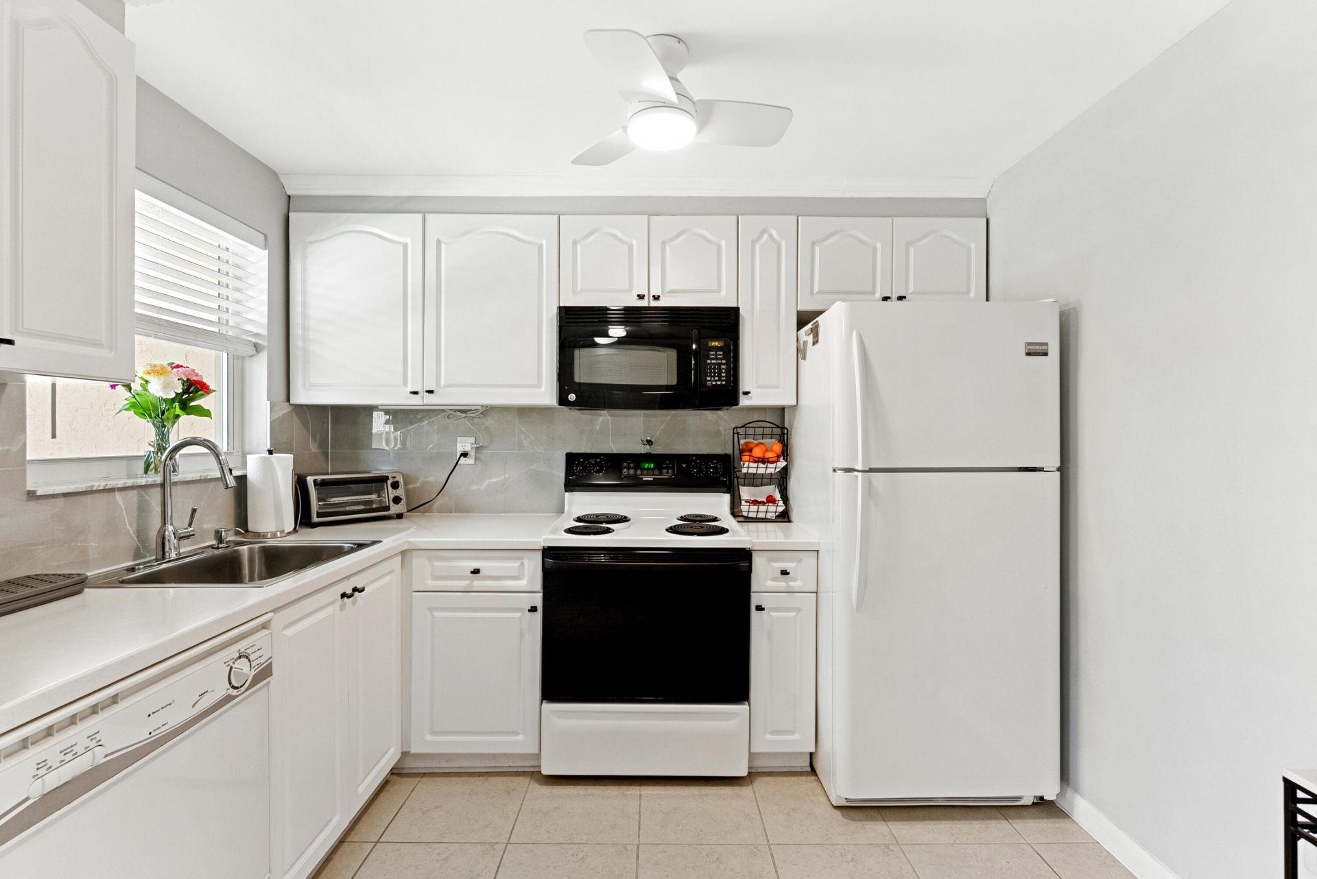 2801 N Pine Island Road N, Unit 202, Sunrise, FL 33322 Photo