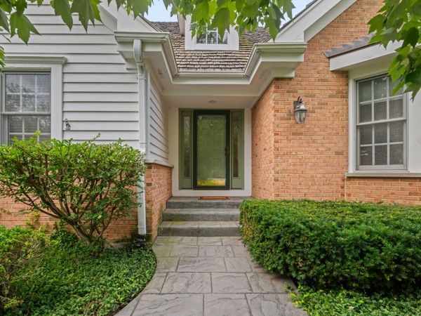 1735 Yale Court, Lake Forest, IL 60045