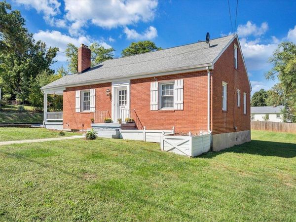 2604 Vancouver DR NW, Roanoke, VA 24012