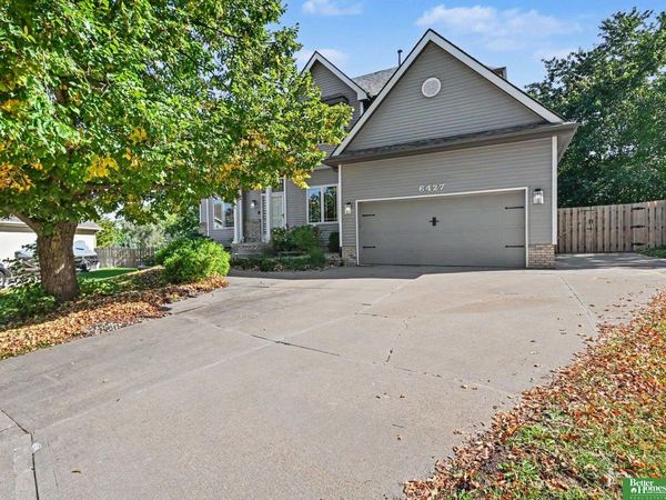6427 S 156th Avenue, Omaha, NE 68135