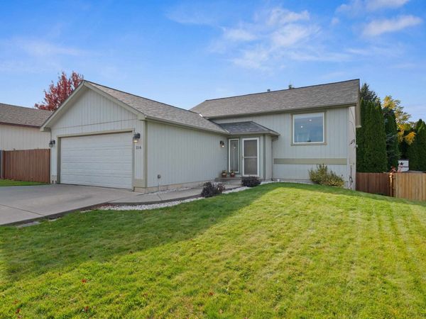 216 S Corbin Ln, Greenacres, WA 99016
