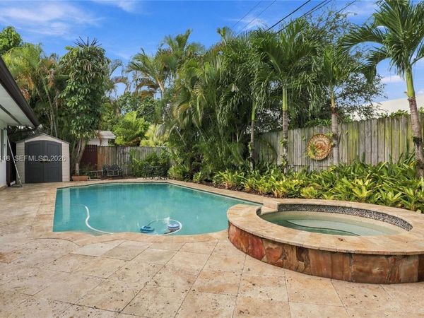 6811 SW 6th St, Miami, FL 33144