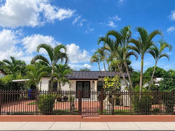6811 SW 6th St , Miami, FL 33144