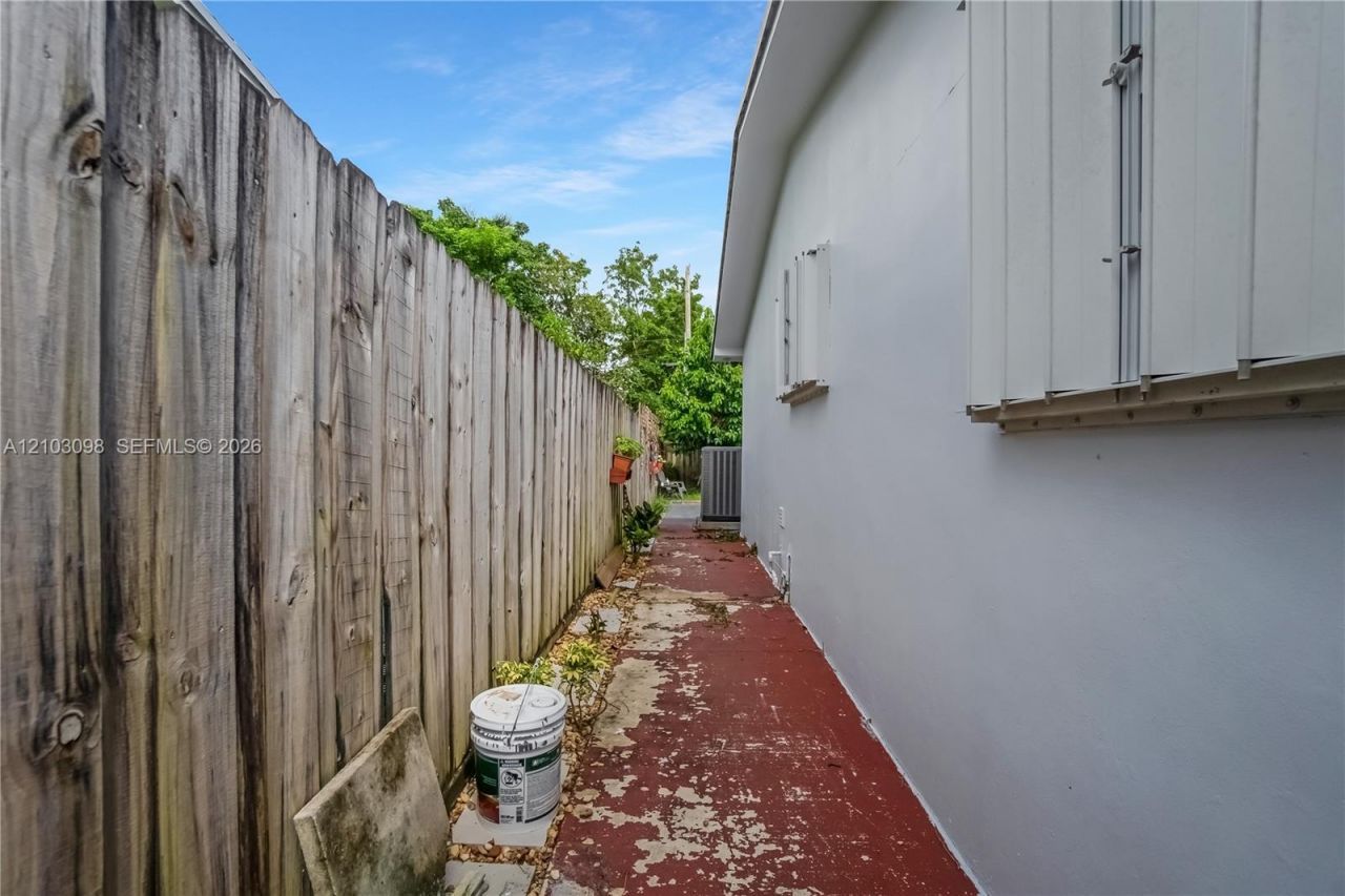 Please Call For Address, Miami, FL 33162 Photo