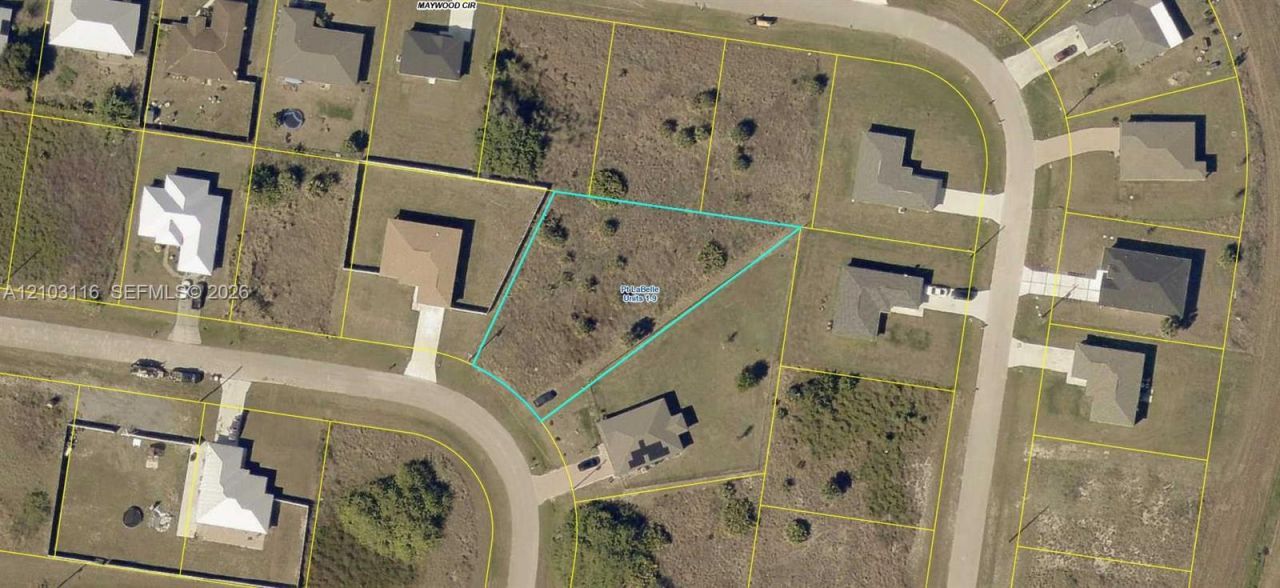 9006 Maywood Cir , Lehigh Acres, FL 33935 Photo