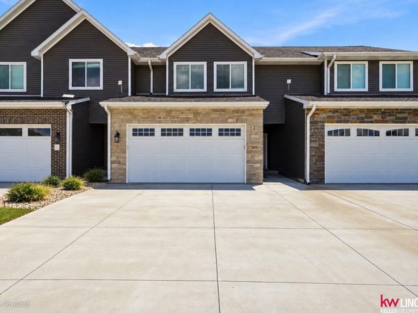 1871 Titan Place, Hickman, NE 68372