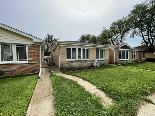 4253 W Devon Avenue , Chicago, IL 60646