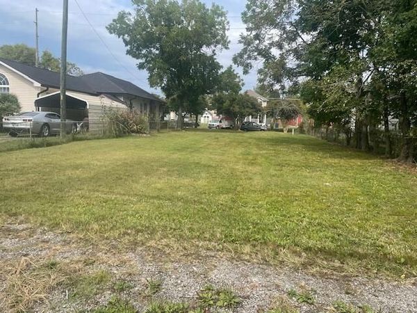 2204 E 12th Street, Chattanooga, TN 37404