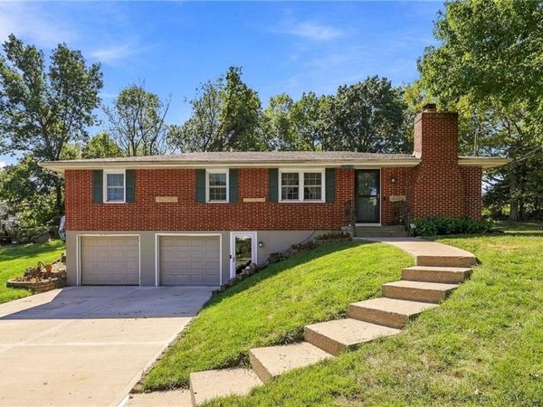363 E Lowell Street, Claycomo, MO 64119