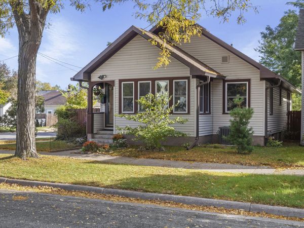 1932 Loomis St, La Crosse, WI 54603