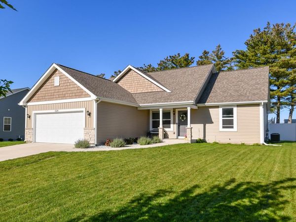529 Arbor Ridge DRIVE, Delavan, WI 53115