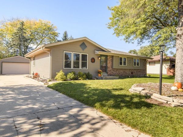 6185 S 38th STREET, Greenfield, WI 53221