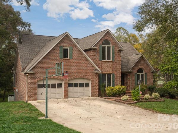 4943 Elmhurst Drive NE, Hickory, NC 28601