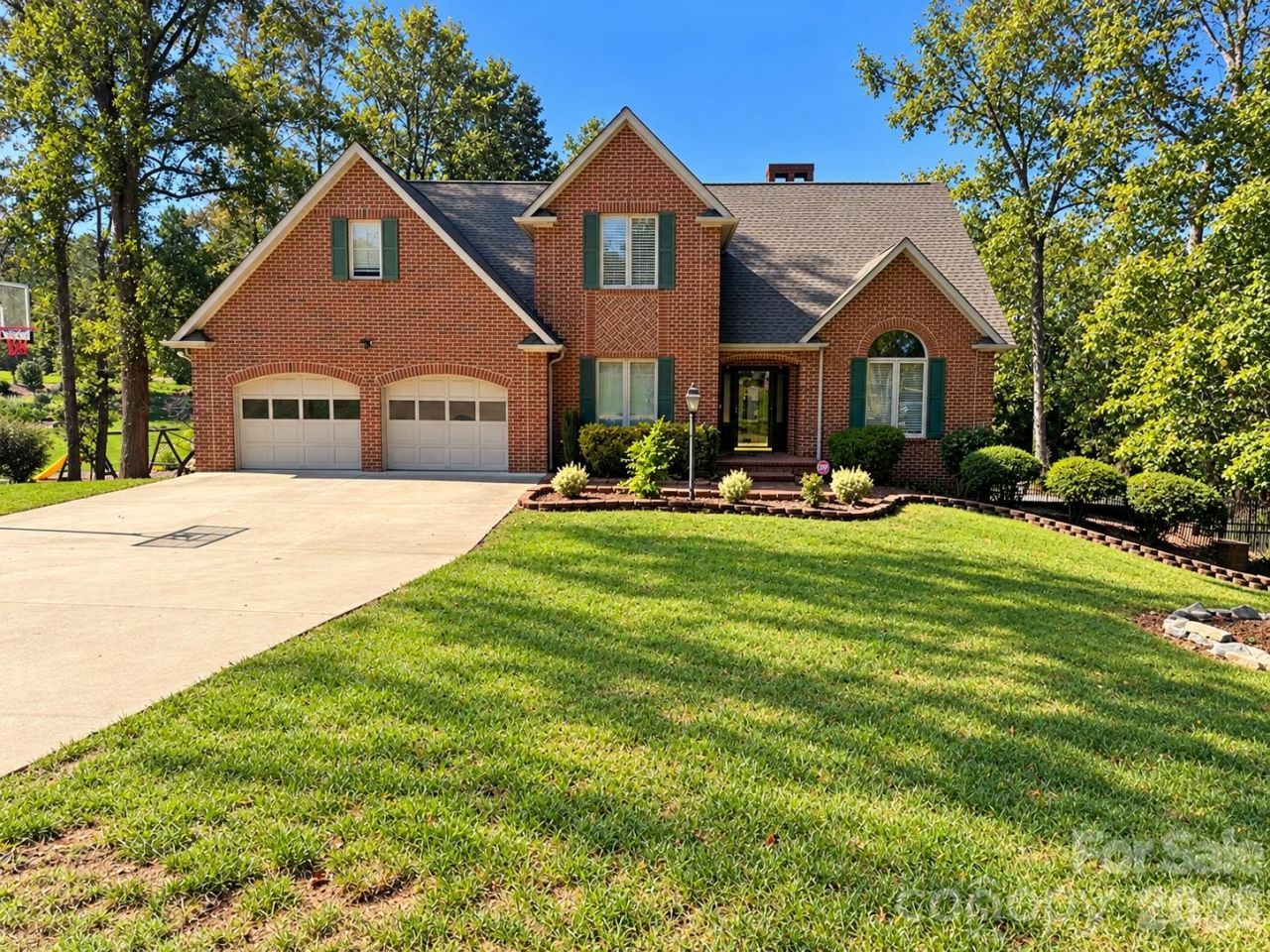 4943 Elmhurst Drive Ne, Hickory, NC 28601 Main Photo