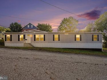 1700 E GRAND AVENUE, TOWER CITY, PA 17980