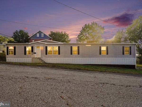 1700 E GRAND AVENUE, TOWER CITY, PA 17980