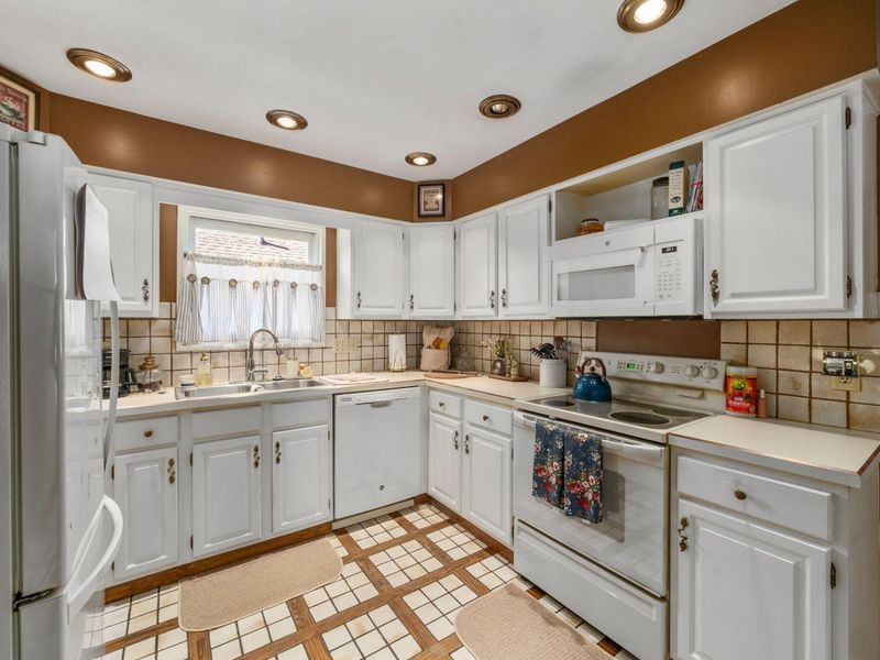 2310 Concord Village Drive, Columbus, OH 43220 Photo 13