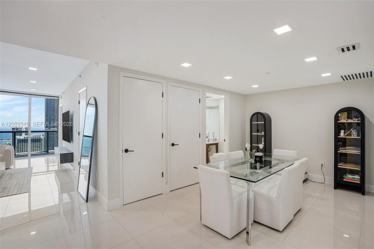 495 Brickell Ave, Unit 5005, Miami, FL 33131 Photo