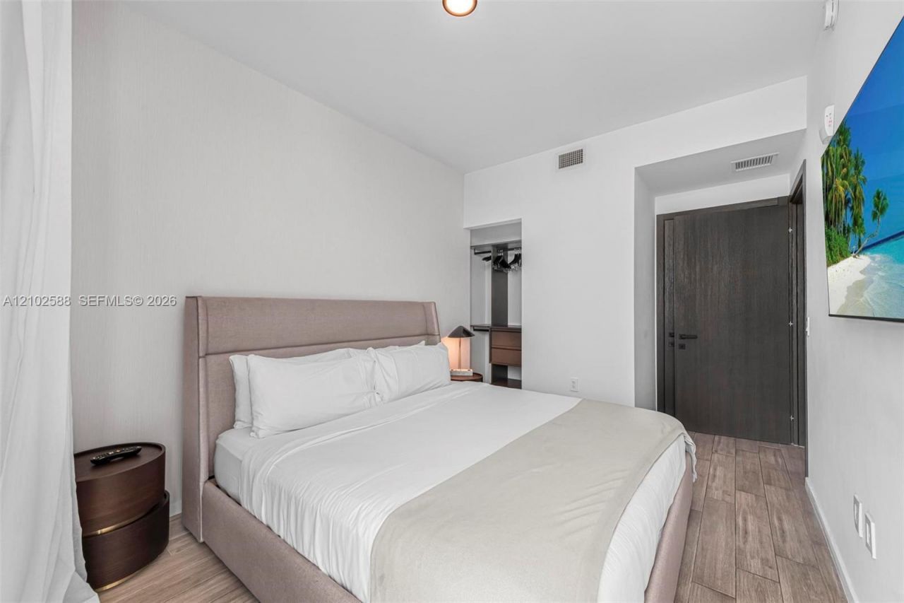 398 NE 5th St , Unit 1711, Miami, FL 33132 Photo