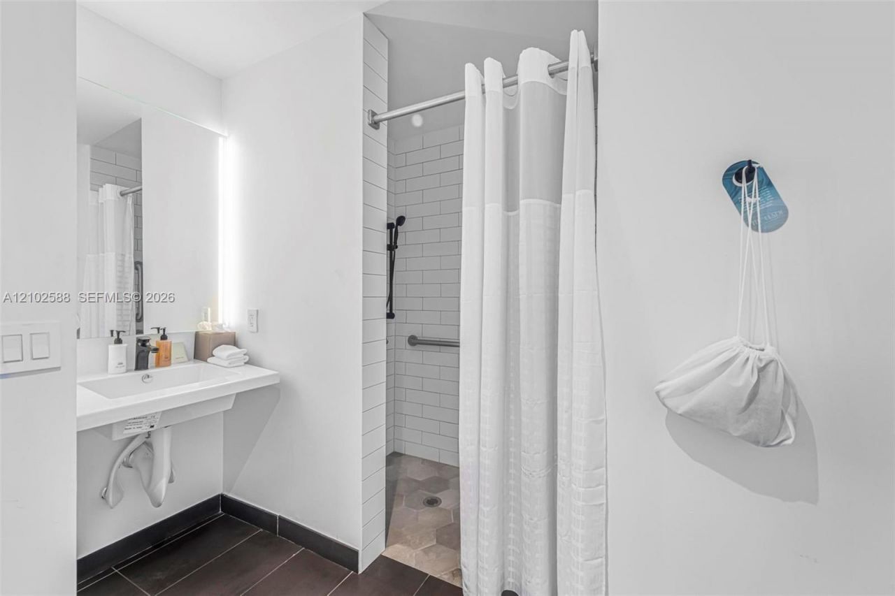 398 NE 5th St , Unit 1711, Miami, FL 33132 Photo