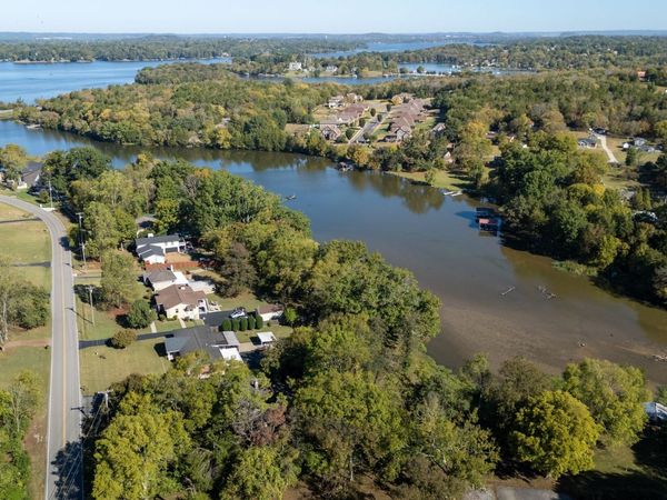 425 Lakeshore Dr , Old Hickory, TN 37138