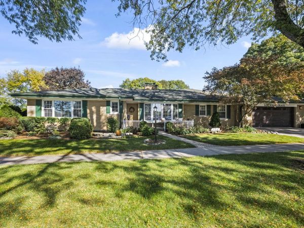 523 We Go Trail S, Mount Prospect, IL 60056