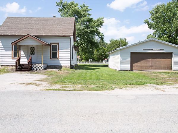 507 Commercial Street , Chenoa, IL 61726