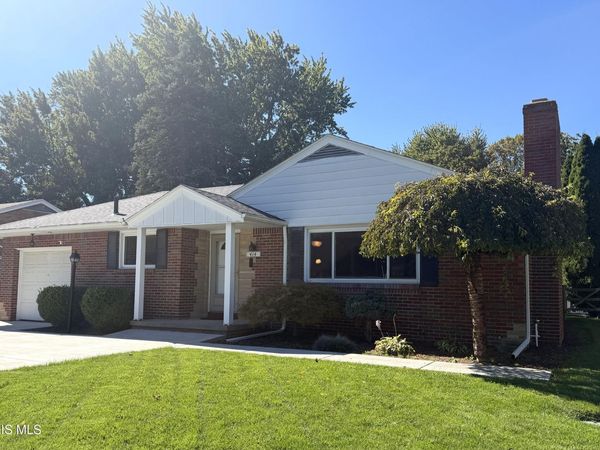 414 Holly Drive , Oregon, OH 43616