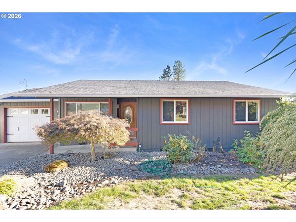 630 W SIXTH AVE, Sutherlin, OR 97479