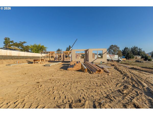 740 SE HALL ST, Winston, OR 97496