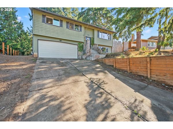 950 NE EDGEHILL DR, Estacada, OR 97023