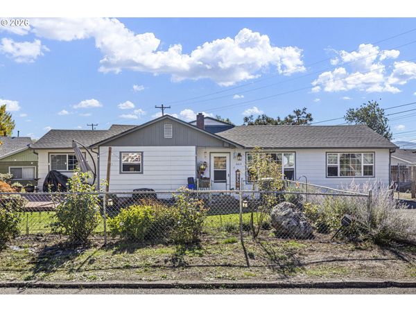 663 NE KNOLL AVE, Roseburg, OR 97470