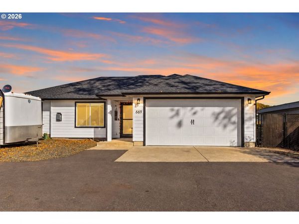 669 NW T ST, Winston, OR 97496
