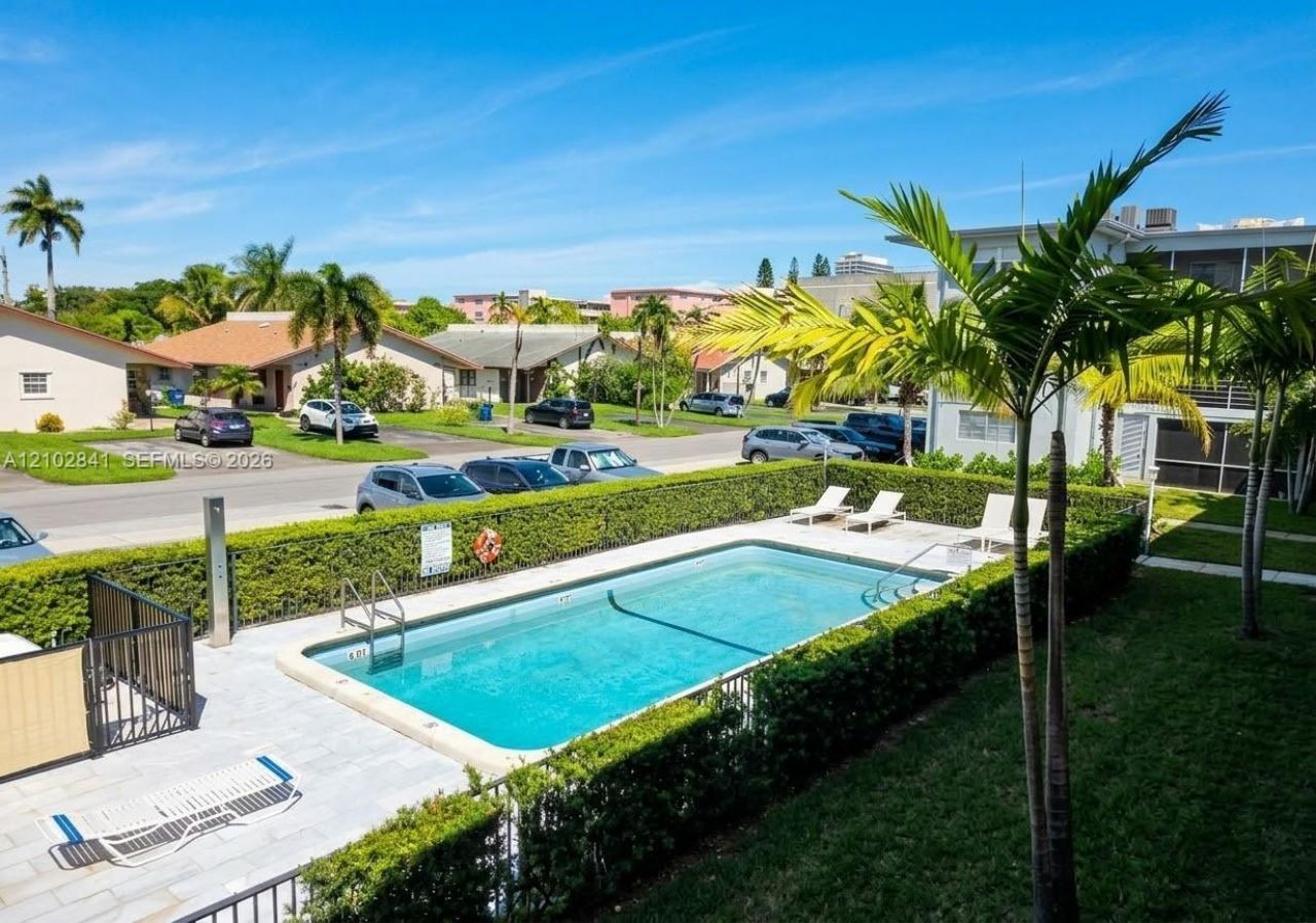1100 NE 1st Ct , Unit 219, Hallandale Beach, FL 33009 Photo