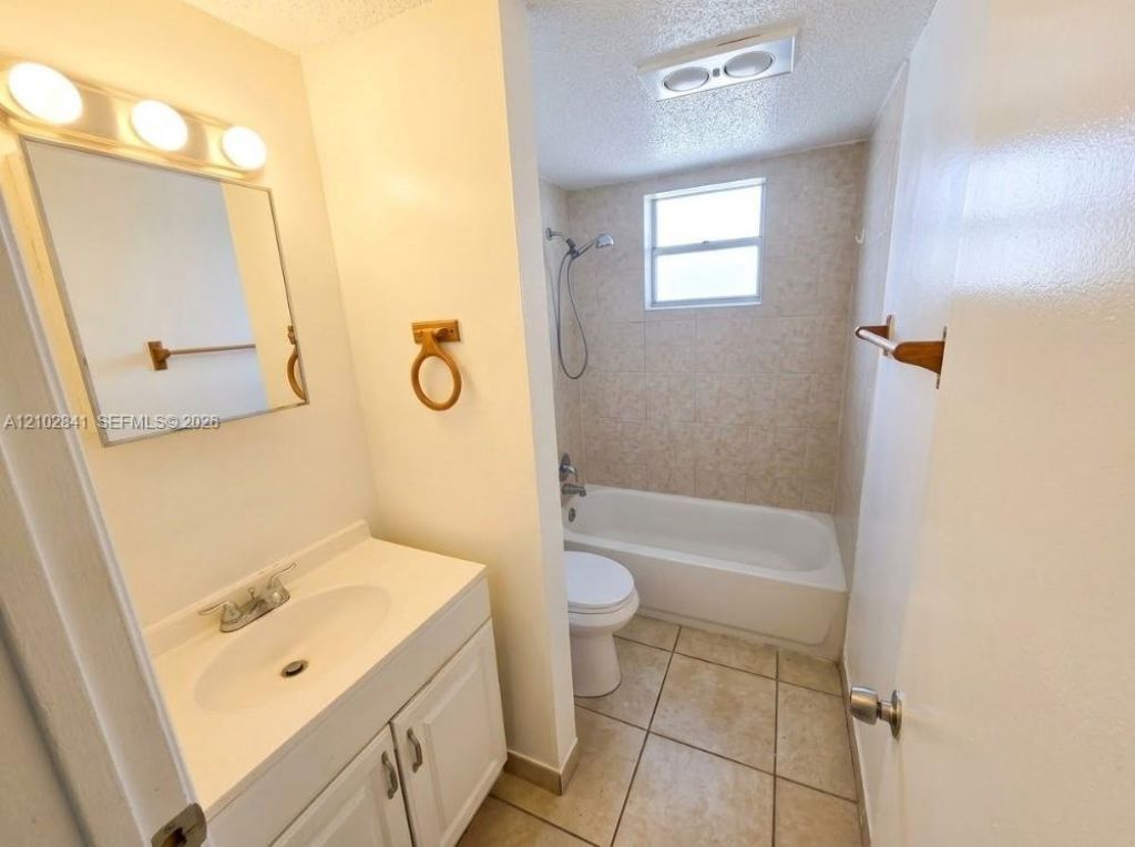 1100 NE 1st Ct , Unit 219, Hallandale Beach, FL 33009 Photo