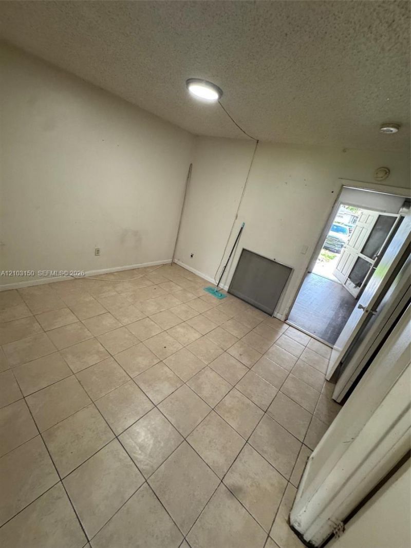 3033 NW 43rd Ave, Unit 102, Lauderdale Lakes, FL 33313 Photo