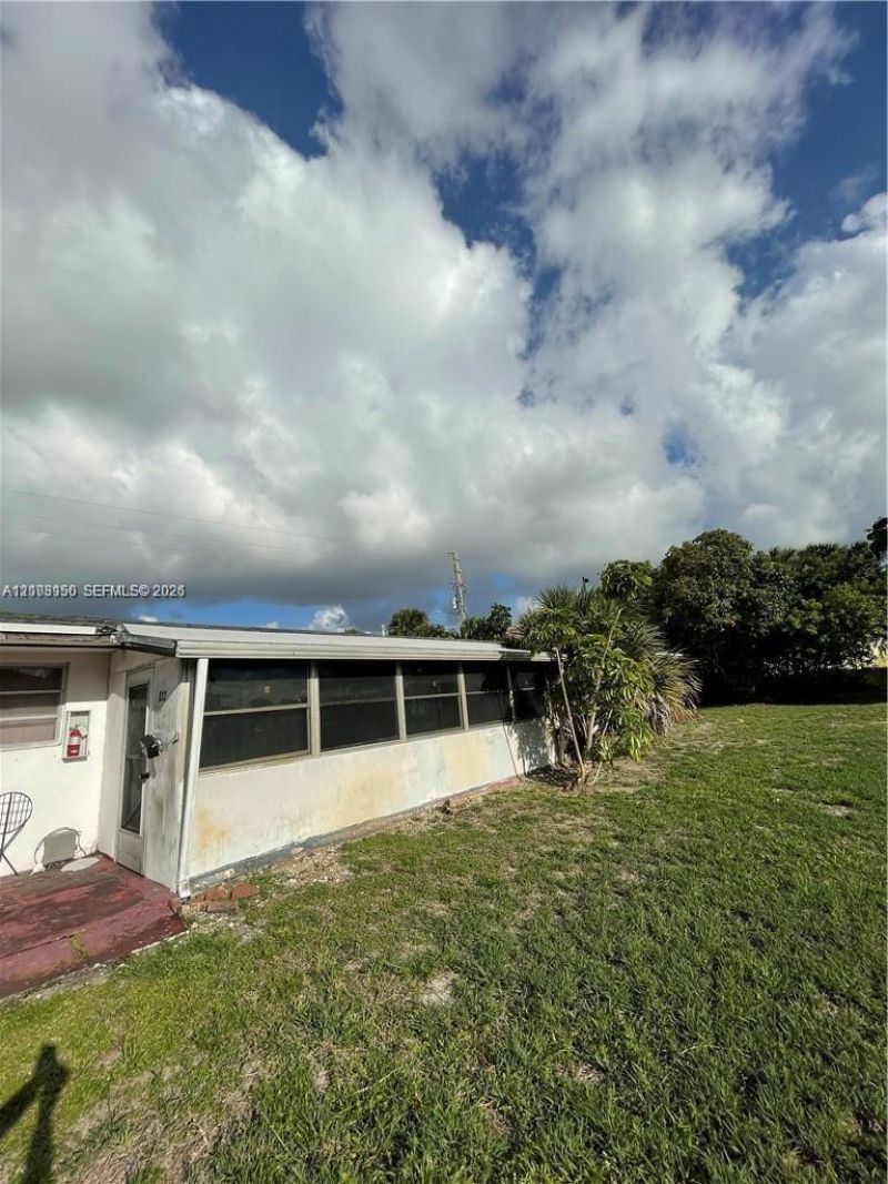 3033 NW 43rd Ave, Unit 102, Lauderdale Lakes, FL 33313 Photo